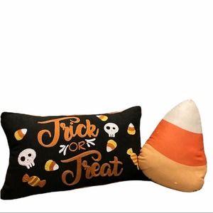 Jack O Lantern Halloween Trick or Treat Candy Corn Home Accent Throw Pillow Set
